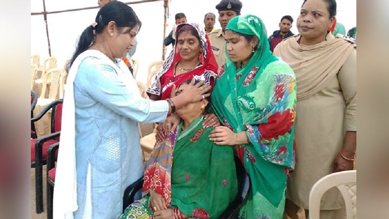 Emotional story during the cremation of CAF soldier Upendra Sahu who was martyred in Bastar kpa
