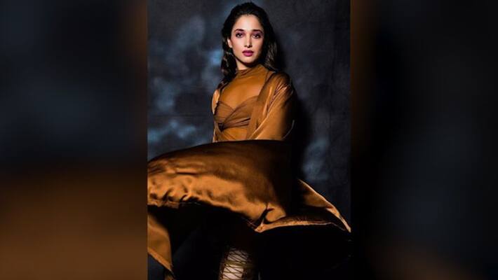 oops moment of Tamannaah Bhatia on fashion ramp oops moment of Tamannaah Bhatia on fashion ramp