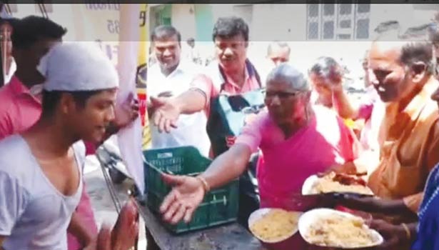 free briyani for people in ambur to create awareness about corona free briyani for people in ambur to create awareness about corona