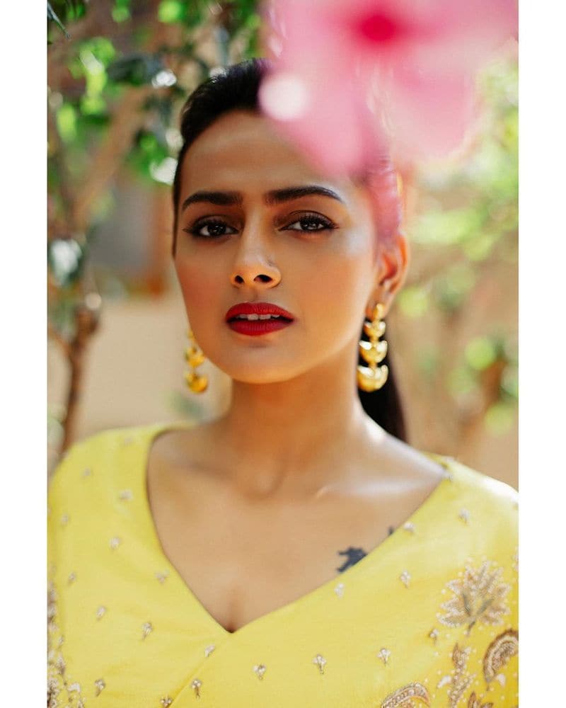 (Courtesy:Instagram)అందుకే శ్రద్దా ప్రస్తుతం ఇన్స్టాగ్రామ్లో తన గ్లామరస్ ఫొటోస్ ని షేర్ చేస్తోంది.