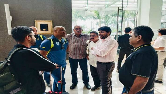 South Africa Cricket team arrive Kolkata, CAB president welcome them South Africa Cricket team arrive Kolkata, CAB president welcome them