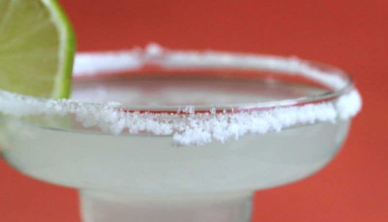 Lemon trims placed on the edge of the glasses served as drinks in restaurants.