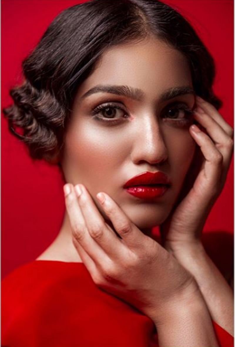With red glossy lips, the Mollywood actress looks gorgeous