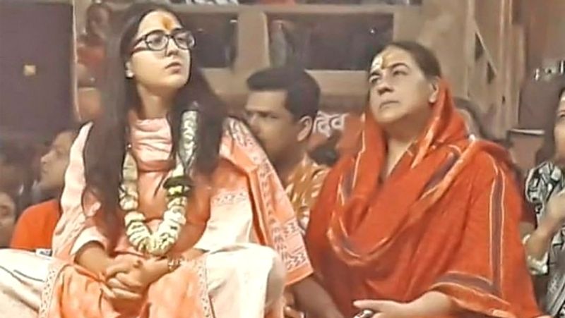 'Non-Hindu' Sara Ali Khan stirs up controversy with Kashi Vishwanath temple visit