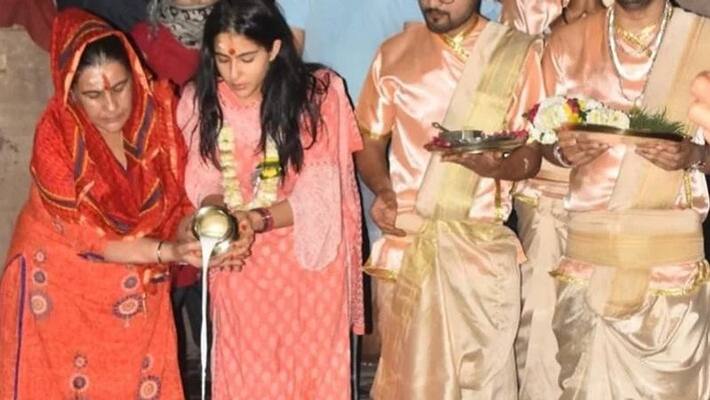 Sara Ali Khan visited Baba Vishwanath,Conflicts arose with Shivling's touch asa Sara Ali Khan visited Baba Vishwanath,Conflicts arose with Shivling's touch asa
