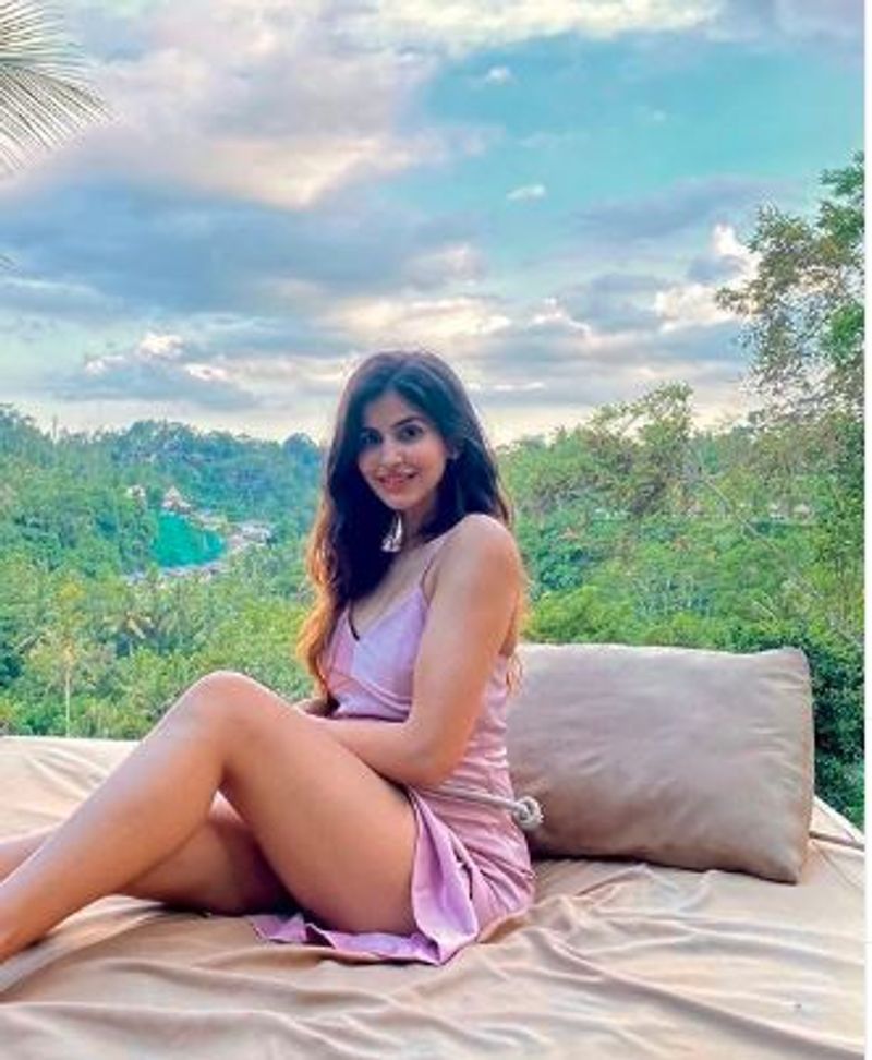 Actress Sakshi Malik Hot Photos