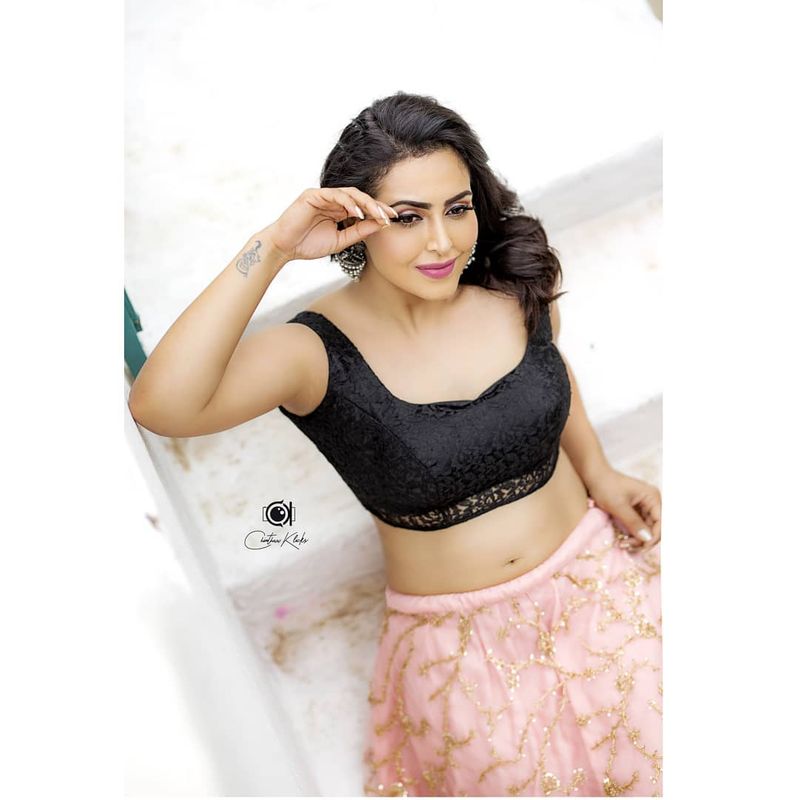 (Photo Courtesy Instagram) నందిని రాయ్ గ్లామర్ స్టిల్స్