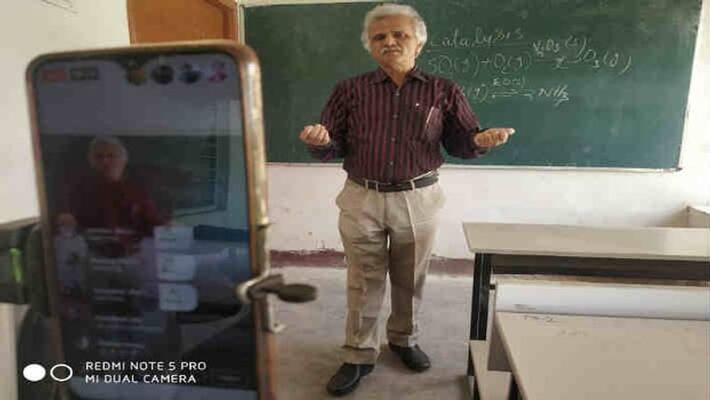 professor took online class in Mlsm college darbhaga pra professor took online class in Mlsm college darbhaga pra