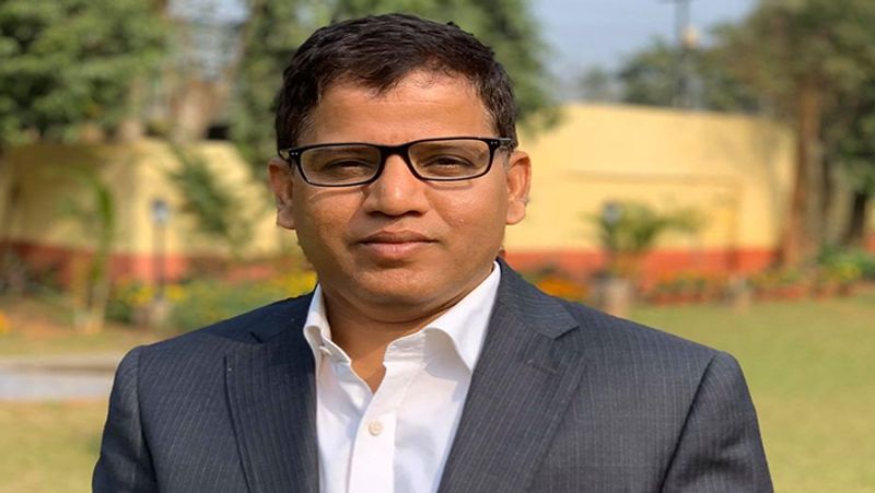 IAS officer Nikunj Dhal joins duty within 24 hours after father's death in Bhuvneshwar kps