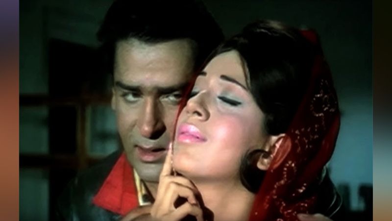 Shashi Kapoor Birthday Celebs Who Romance With Their Relative On Screen KPJ