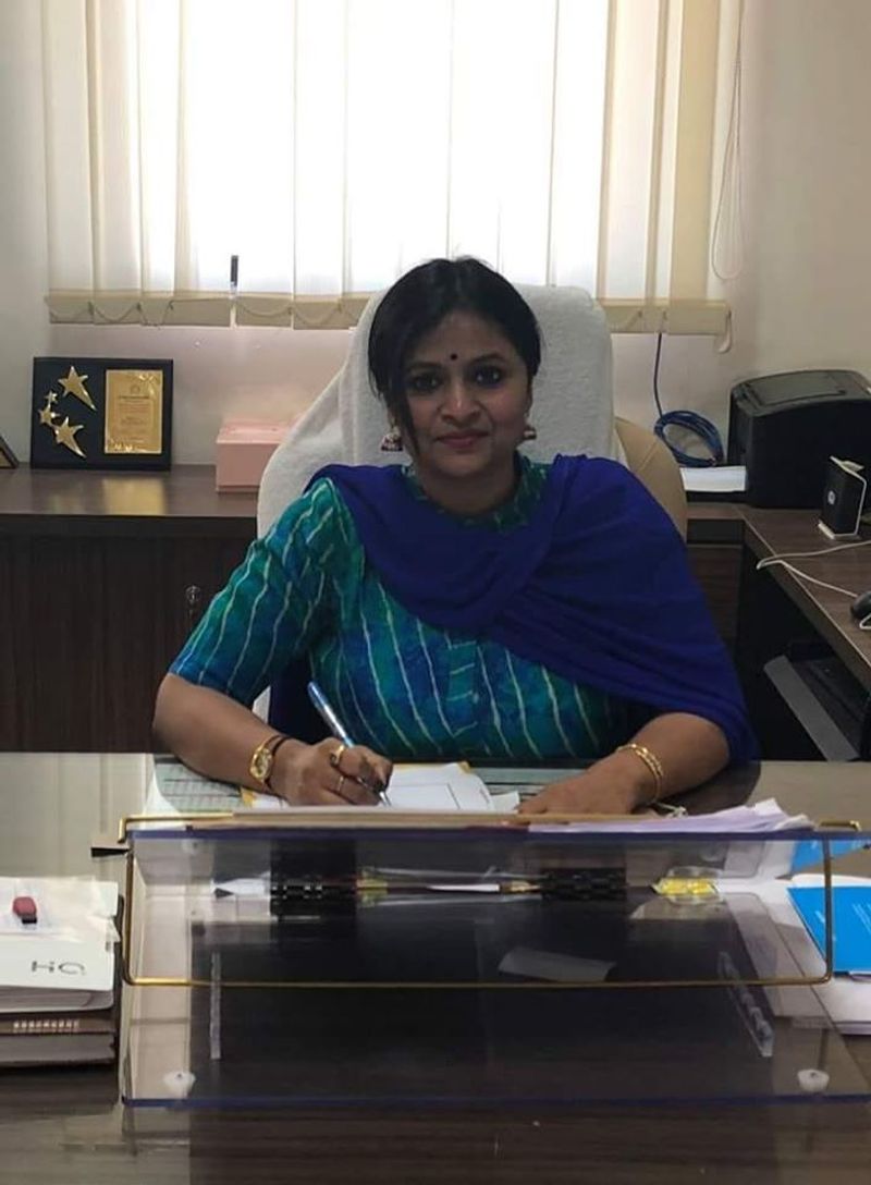 father denied girl cant go in police how chhattisgarh girl ranu sahu become dsp ias success story kpt