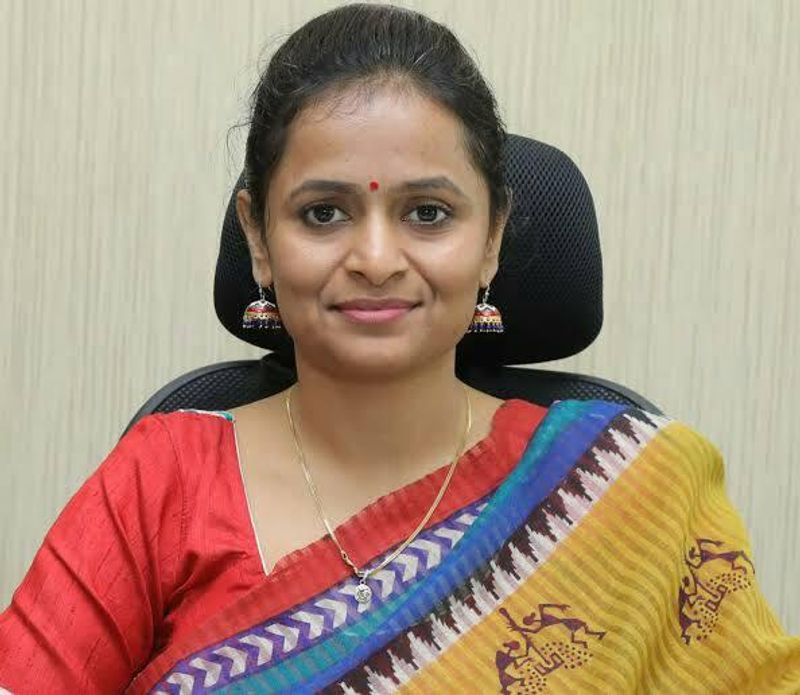 father denied girl cant go in police how chhattisgarh girl ranu sahu become dsp ias success story kpt