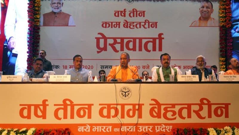 CM योगी ने कहा कि सार्वजनिक वितरण प्रणाली में सुधार हुआ है। 80 हजार से अधिक दुकानों पर ई-पॉश मशीनें लगाई गई हैं। राशन पोर्टेबिलिटी की सुविधा दी जा रही है। अभी 14 करोड़ यूनिट लोगों तक खाद्यान्न पहुंच रहा है। अंत्योदय परिवारों में अक्षम लोगों तक सरकारी कर्मी राशन पहुंचाएंगे।