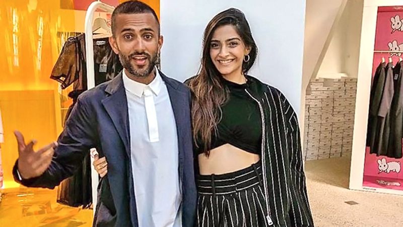 Besides his interest in fashion, Anand Ahuja is a huge fan of basketball. He watches National Basketball Association (NBA) matches quite enthusiastically and supports the basketball team Los Angeles Lakers.