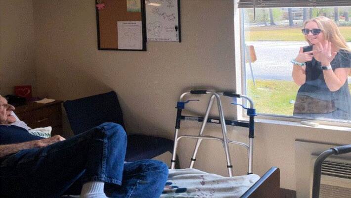 US woman tells grandfather in lockdown about engagement in the most special way US woman tells grandfather in lockdown about engagement in the most special way