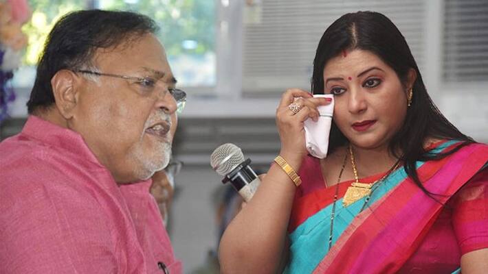 Partha chatterjee attacks Baisakhi Banerjee in Bikash Bhawan Partha chatterjee attacks Baisakhi Banerjee in Bikash Bhawan