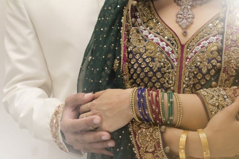pakistani man first night relvealed he married kinnar transgender kph