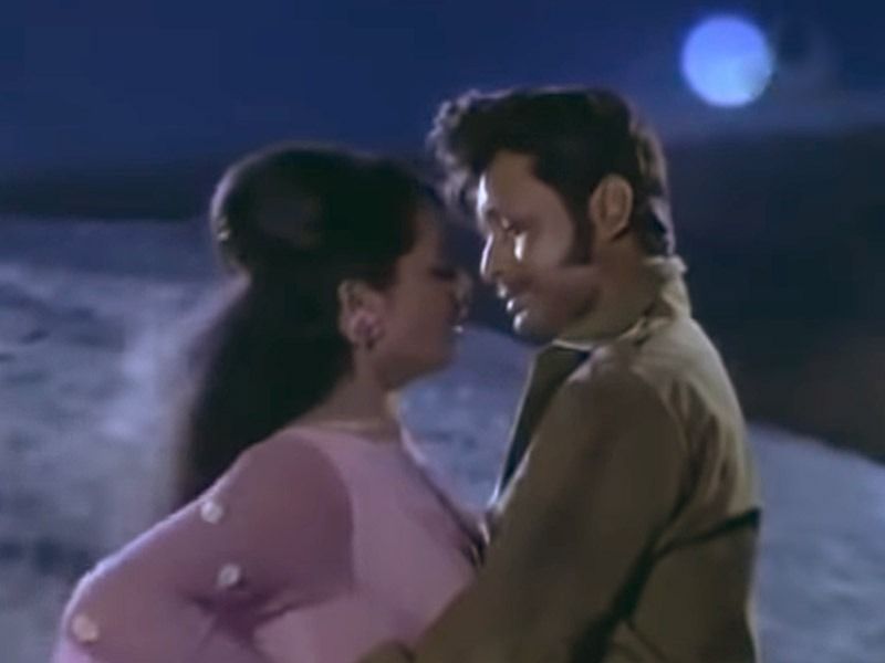 বয়স মাত্র ১৫ বছর। অভিনয়ে আসার পরই যৌন লালসার শিকার হয়েছিলেন অভিনেত্রী রেখা।