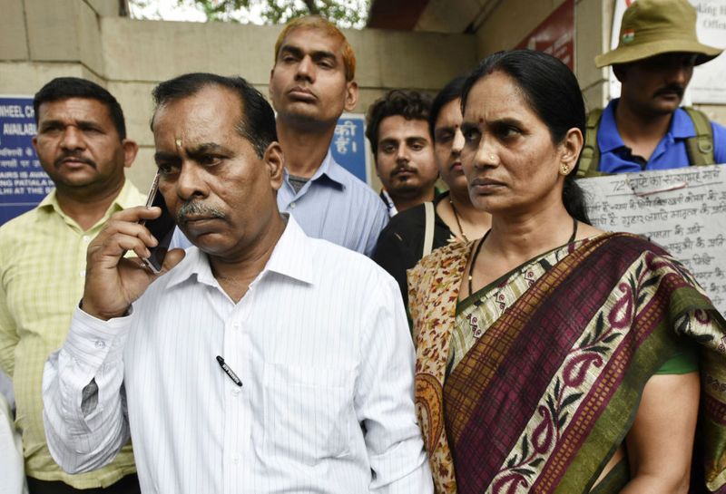 4 Nirbhaya Convicts To Hang in morning 5.30 am when will decision taken on these pra