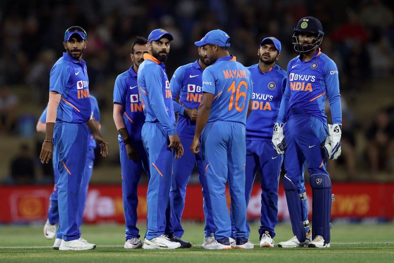 rishabh pant was seen bathing in ice water with suresh raina in corona time video viral kpt