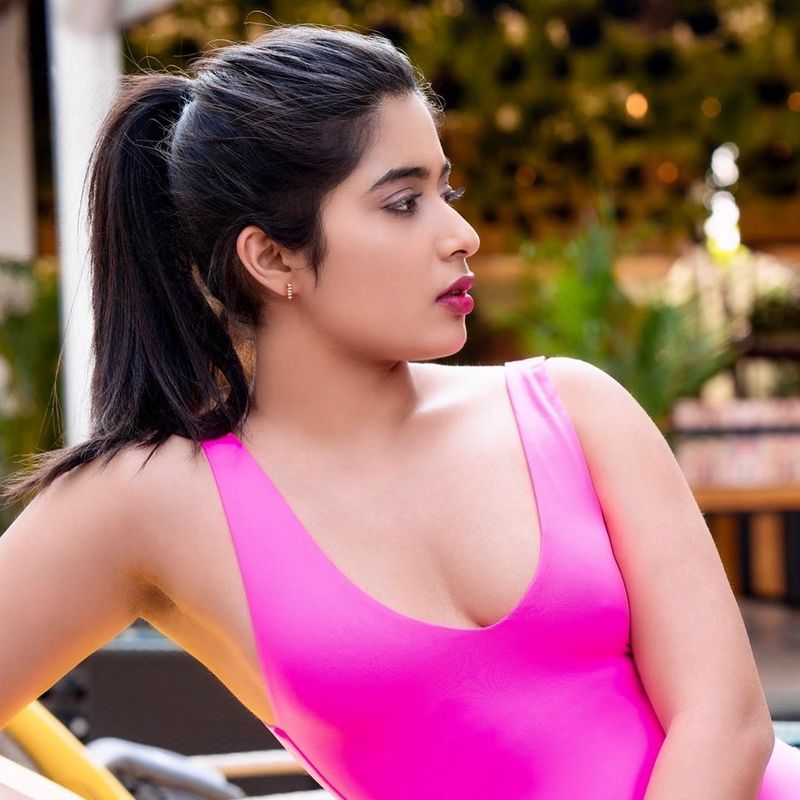 (Courtesy:Instagram)నికిత శర్మ మరికొన్ని హాట్ ఫోటోలని తాన్ ఇన్స్టాగ్రామ్లో షేర్ చేసింది.