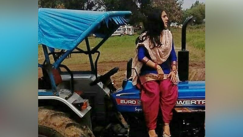 Sara ali khan shared pics in desy style while shooting atrangi re in Banaras KPY