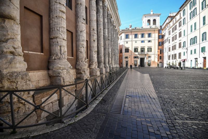Italy corona death toll crossed china turned into ghost town after lockdown kph
