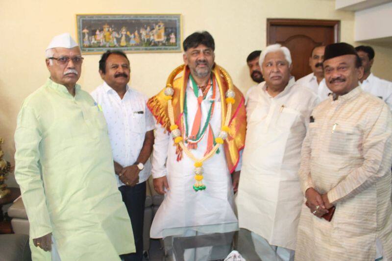 Photographs : BJP National President, Shri Amit Shah visited the home of  Late Shri Rajendrappa ji and paid condolence to the bereaved family in  Karnataka | Bharatiya Janata Party