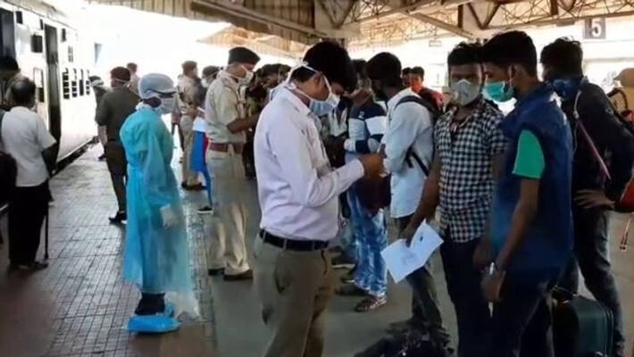 Police search for passengers in Kharagpur to detect Corona infected Police search for passengers in Kharagpur to detect Corona infected