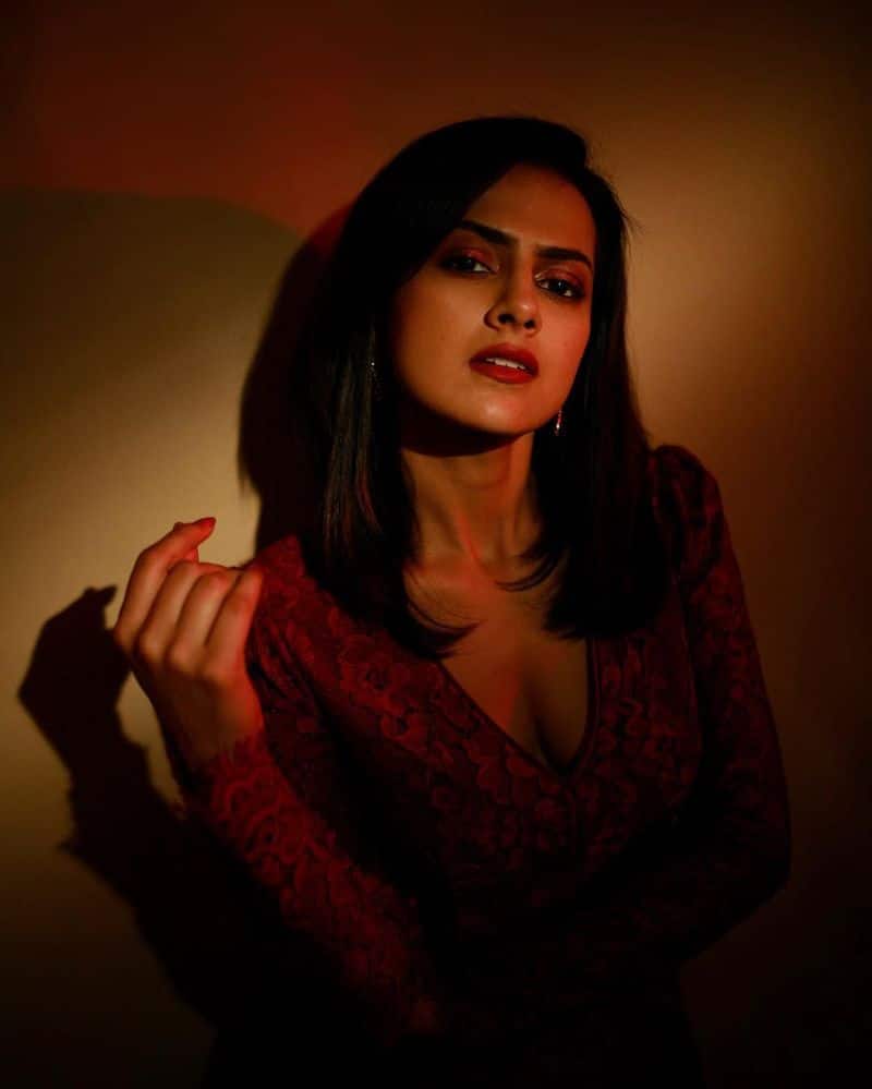 Actress Shraddha Srinath Recalls Her Crowded bus Experience