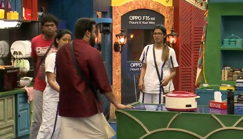 surprise entry of mohanlal in bigg boss house