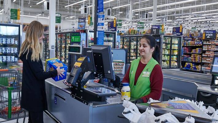 Amidst Corona crisis, Walmart will provide job to 15 thousand people, announced to give bonus allowance to employees also kpm Amidst Corona crisis, Walmart will provide job to 15 thousand people, announced to give bonus allowance to employees also kpm