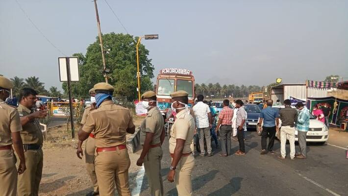 Corona Worriers Faces Problems in Checkpost in Kushtagi in Koppal District Corona Worriers Faces Problems in Checkpost in Kushtagi in Koppal District