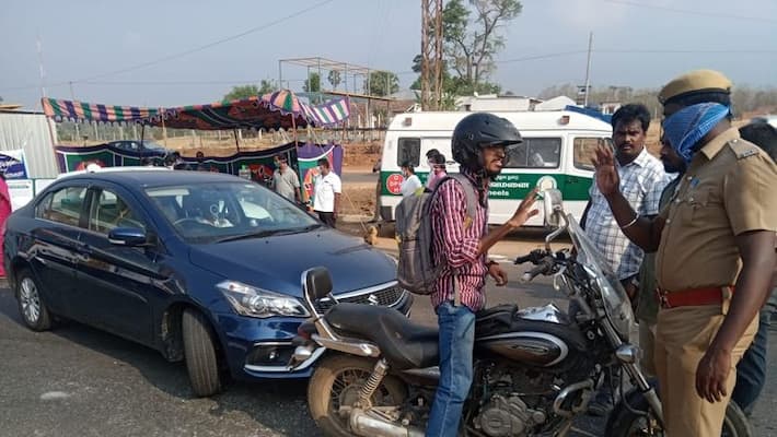 many without pass waiting at walayar to enter kerala many without pass waiting at walayar to enter kerala