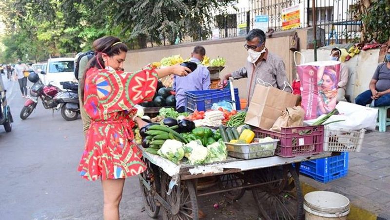 Rashami Desai get Trolled for removing the mask while purchasing vegetables Corona virus KPY