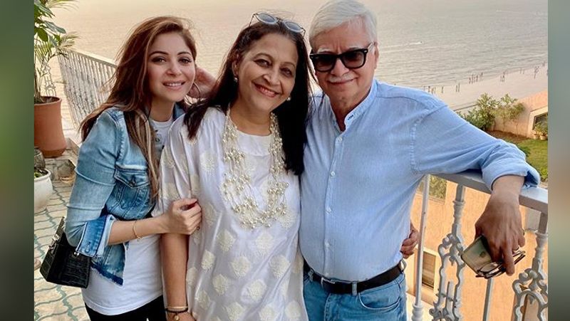 Kanika Kapoor Coronavirus married at age of 18 divorced after 15 year KPJ