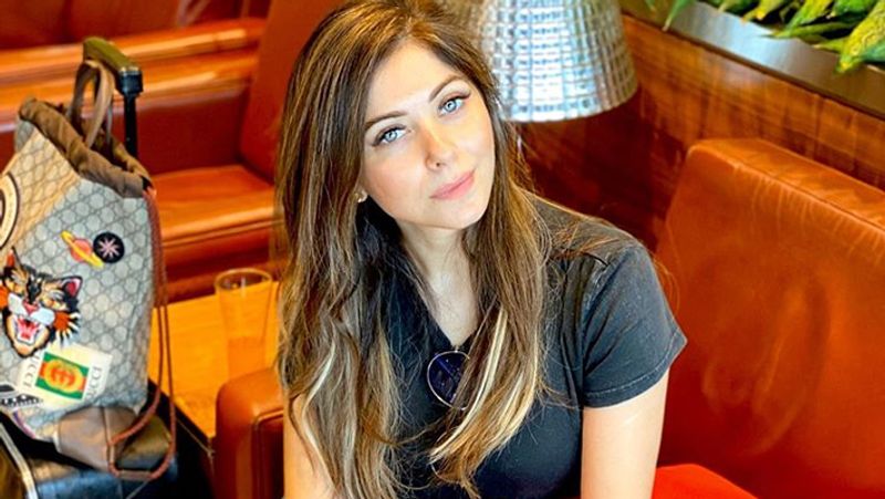 Kanika Kapoor Coronavirus married at age of 18 divorced after 15 year KPJ