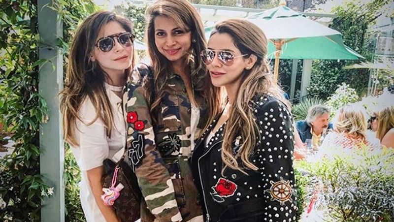 Kanika Kapoor Coronavirus married at age of 18 divorced after 15 year KPJ