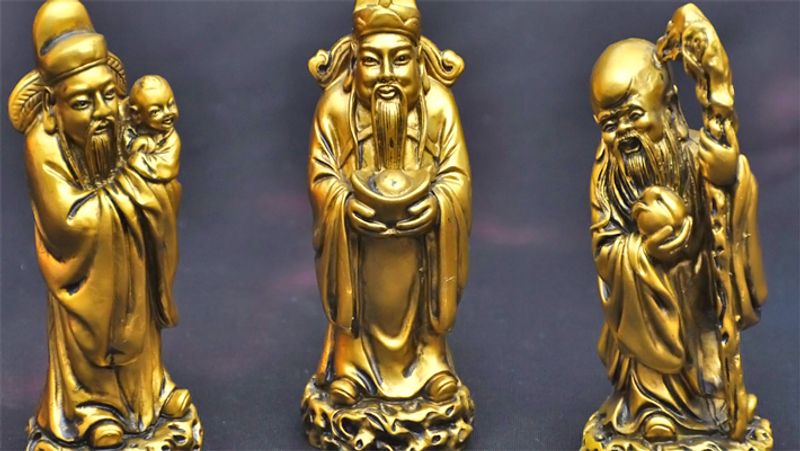 ভ্রান্ত ধারণা অনুযায়ী, মাটির তৈরি লাফিং বুদ্ধর মূর্তি কেনা শুভ। তবে এই ধারণা একেবারেই ভুল। ফেংশুই মতে, পিতলের তৈরি মূর্তি কিনলেও একই ফল পাওয়া সম্ভব।