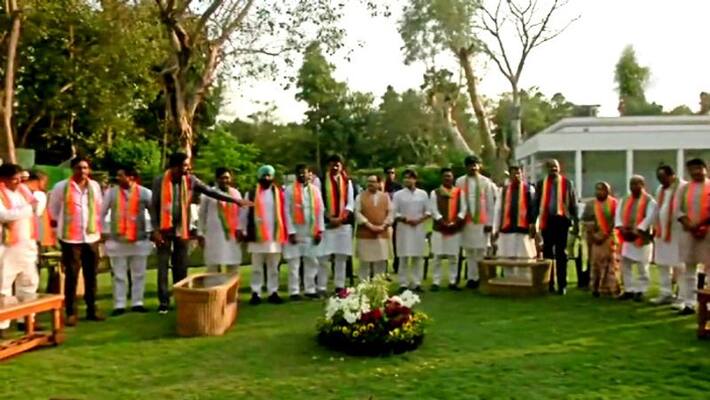Madhya Pradesh Crisis, 22 rebel congress MLAs join BJP in presence of Scindia Madhya Pradesh Crisis, 22 rebel congress MLAs join BJP in presence of Scindia