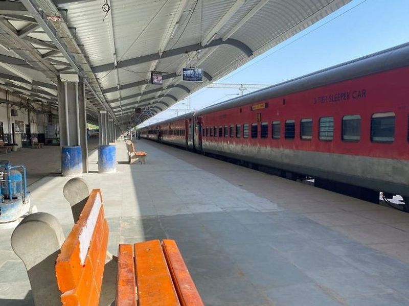 This is India's fastest train See what is the speed of which train Vande Bharat Express Gatimaan Express Bullet Train auto news rps