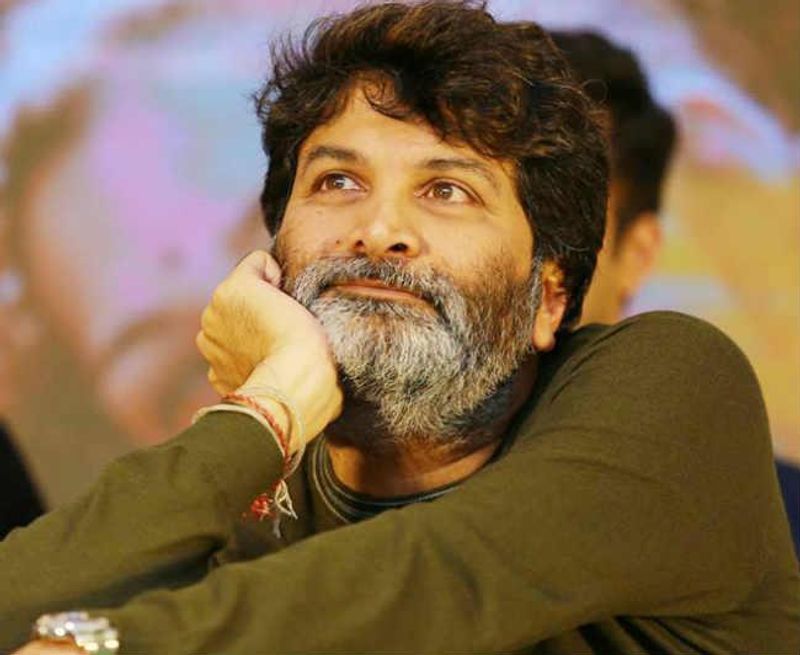మాటల మాంత్రికుడు త్రివిక్రమ్ అల వైకుంఠపురంలో మూవీ విజయంతో మరలా రేసులో వచ్చి చేరారు. అజ్ఞాతవాసి పరాజయం ఆయన ఇమేజ్ ని భారీగా దెబ్బ తీసింది. కాపీ వివాదంలో చిక్కుకున్న త్రివిక్రమ్ అనేక విమర్శలు ఎదుర్కొన్నారు. అల వైకుంఠపురంలో మూవీతో ఇండస్ట్రీ హిట్ కొట్టి... తాను ఏమిటో నిరూపించారు. నెక్స్ట్ ఎన్టీఆర్ తో మూవీ చేస్తున్న త్రివిక్రమ్ టాప్ డైరెక్టర్స్ లిస్ట్ లో వచ్చి చేరారు.