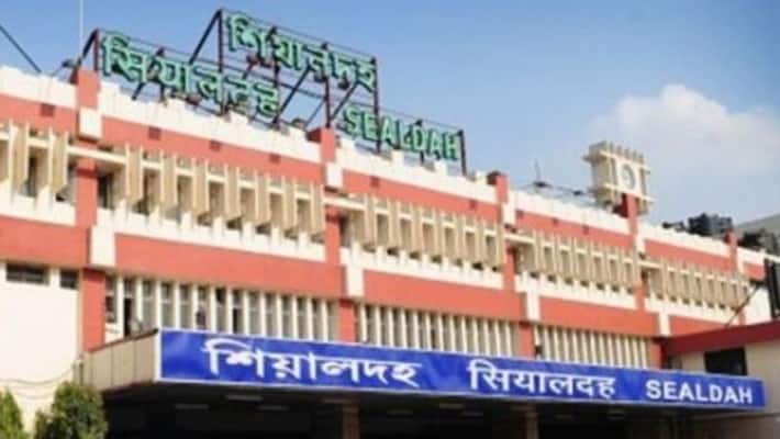 Sealdah Station of kolkata Janta curfew scene on Sunday Sealdah Station of kolkata Janta curfew scene on Sunday