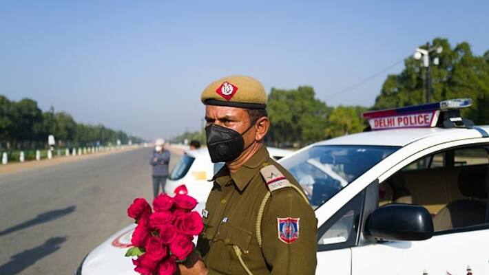 coronavirus outbreak and janata carfu delhi police says stay at home coronavirus outbreak and janata carfu delhi police says stay at home