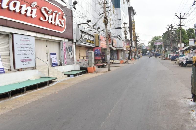வெறிச்சோடிய தமிழக சாலைகள்