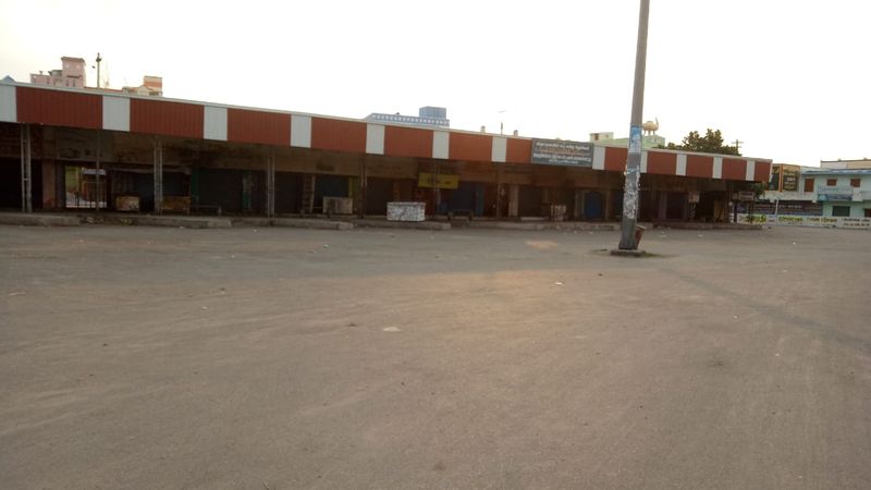 வெறிச்சோடிய தமிழக சாலைகள்