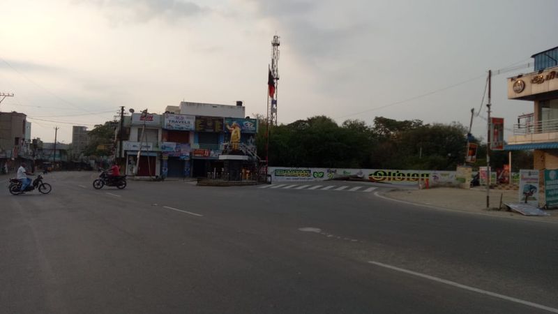 வெறிச்சோடிய தமிழக சாலைகள்
