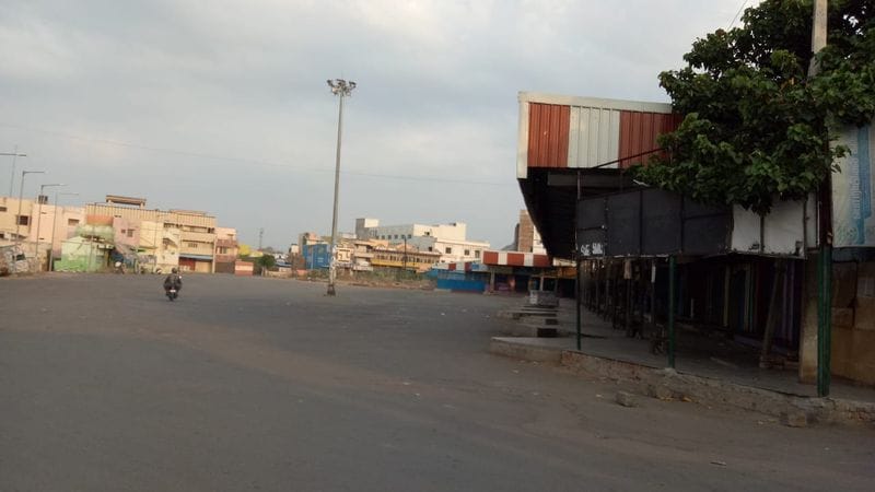 வெறிச்சோடிய தமிழக சாலைகள்
