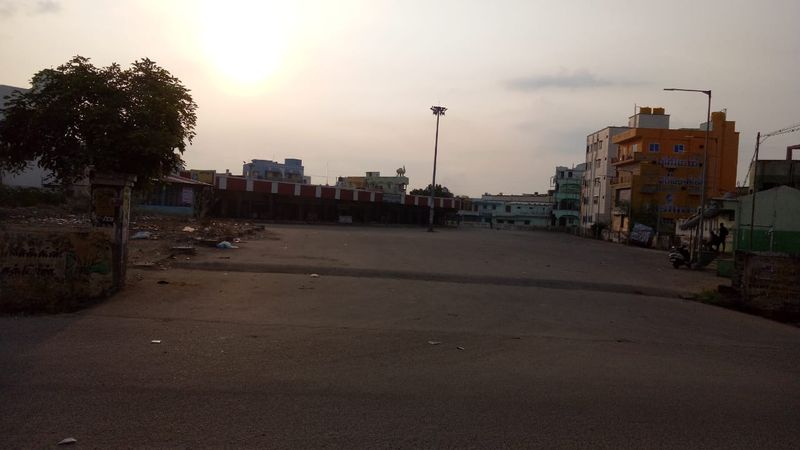 வெறிச்சோடிய தமிழக சாலைகள்