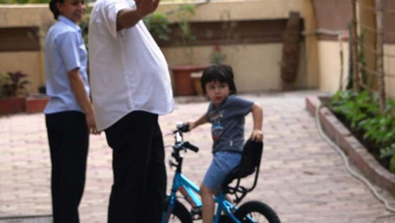 Kareena kapoor khan Son Taimur ali khan planting With papa Saif Ali khan See in pics KPY
